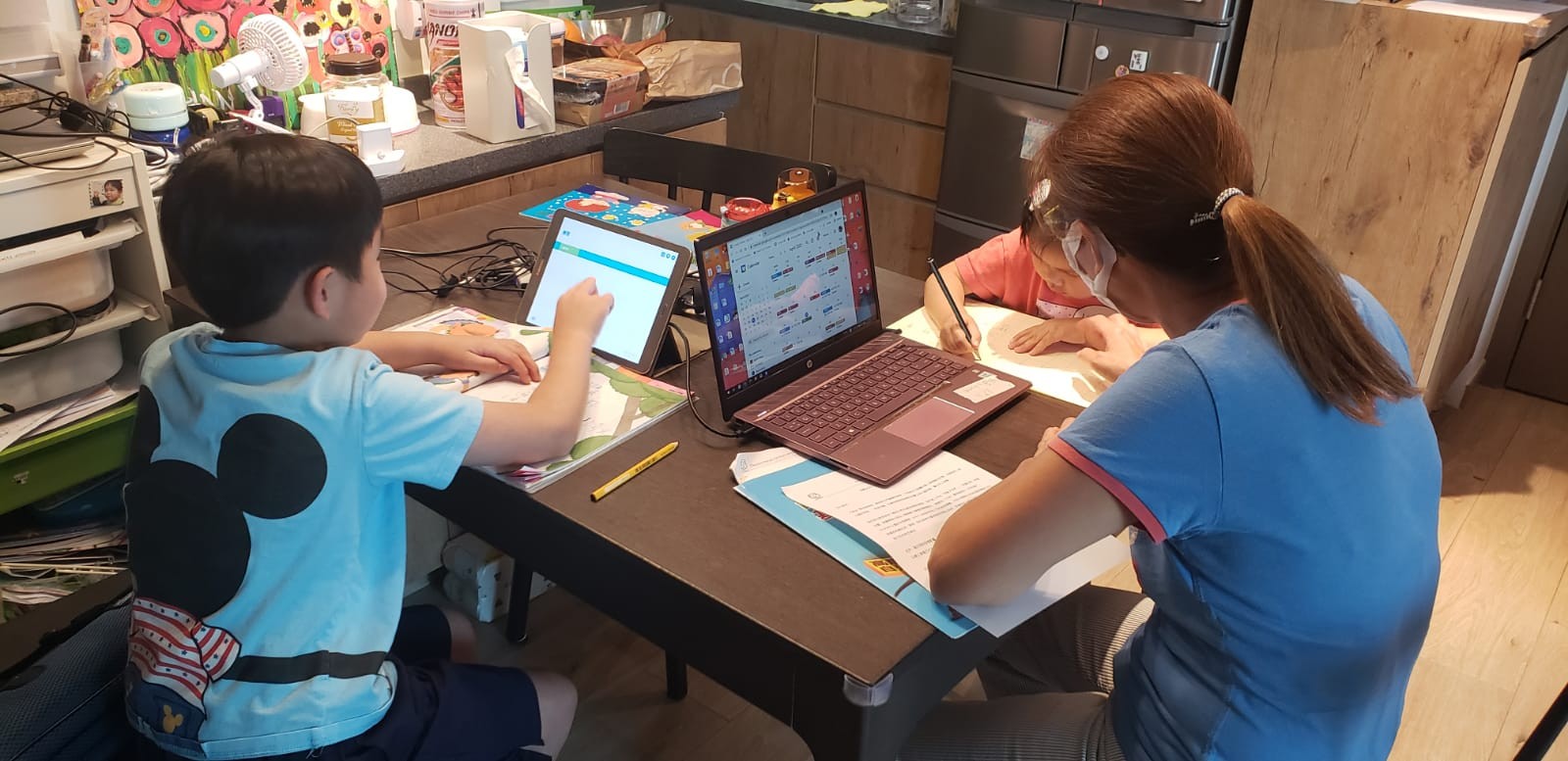 「新常態」下家庭成員「在家工作」和「在家學習」時間出現重疊, 容易出現家庭紛亂。